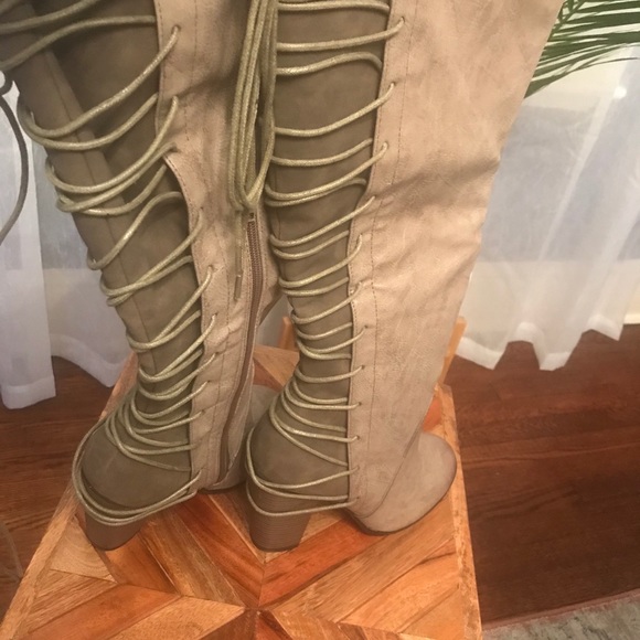 Shoedazzle high to the knee heeled boot - Picture 3 of 3